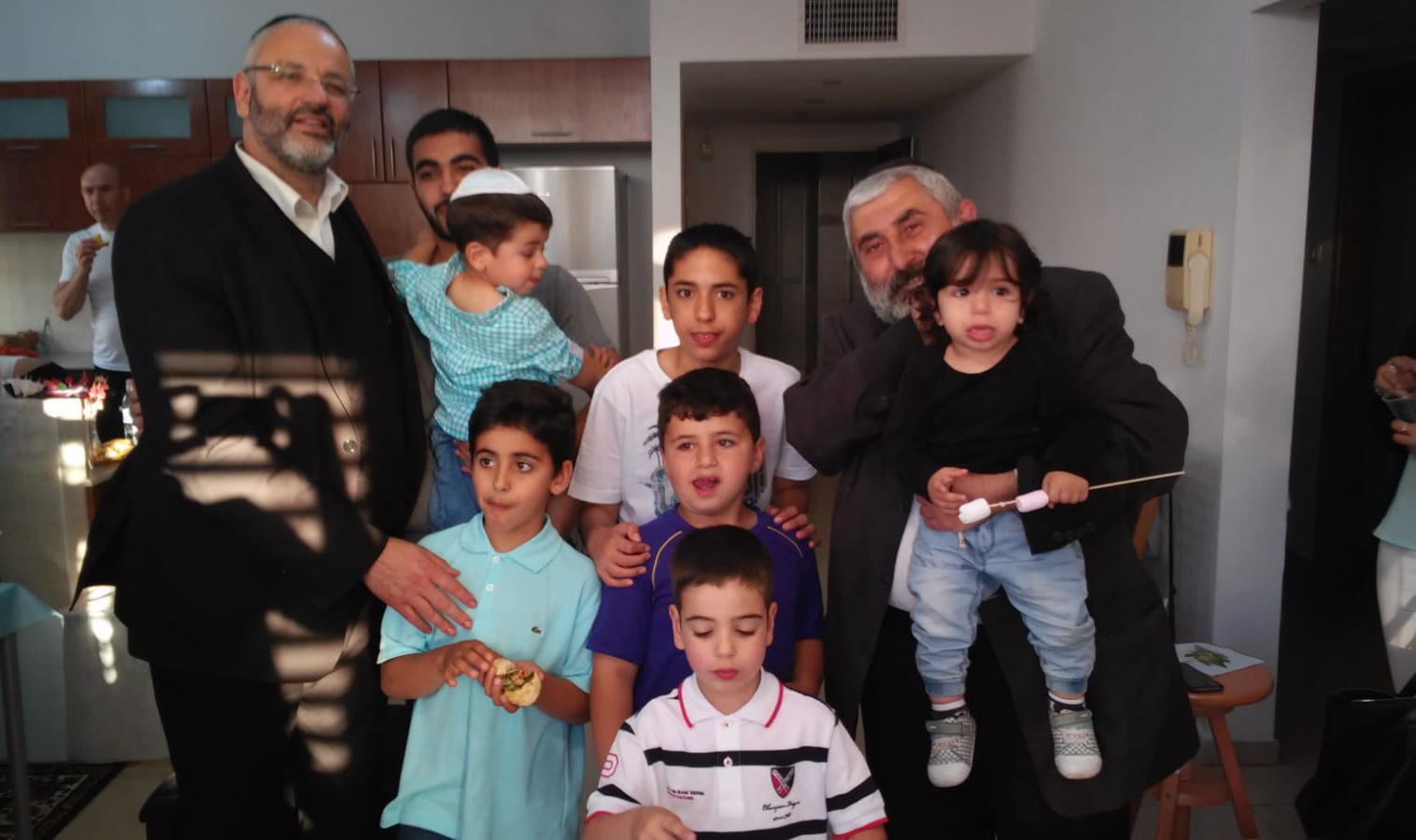 משפחה שהמוהל אברהם סילם מל את כל הבנים