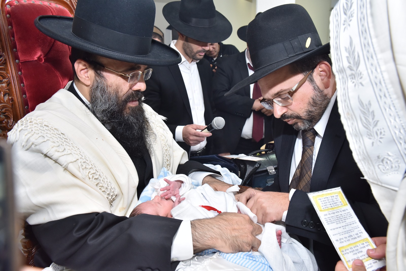 המוהל יוסף בלנרו בברית מילה